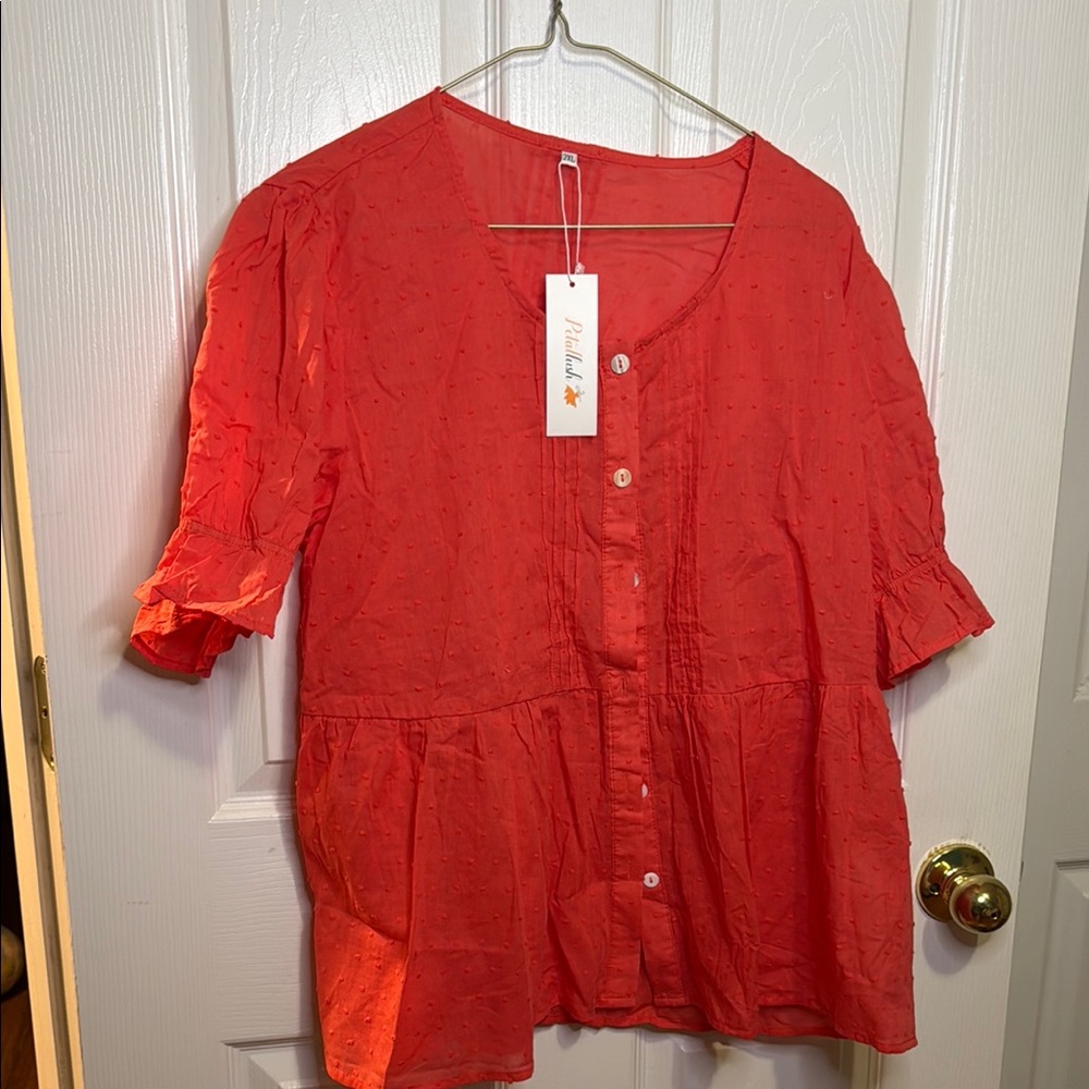 *NWT* women’s coral top